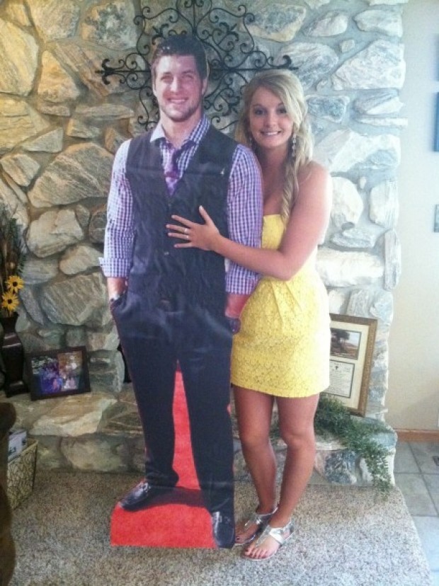 Iowa Teen Takes Tebow Cutout to Prom
